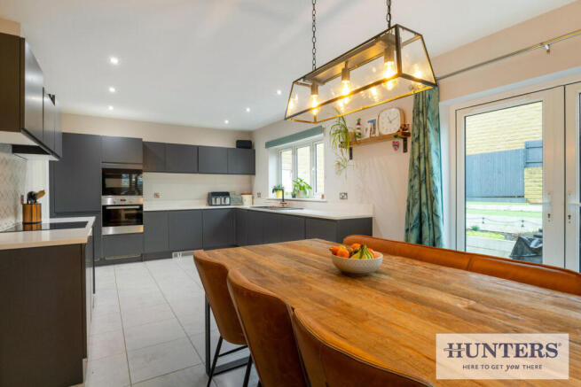 4 bed Detached for sale Image 8