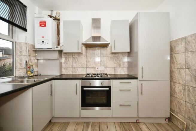 6128_33675821_IMG...