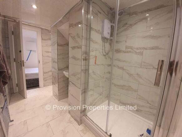 6 bed Terraced to rent Image 6
