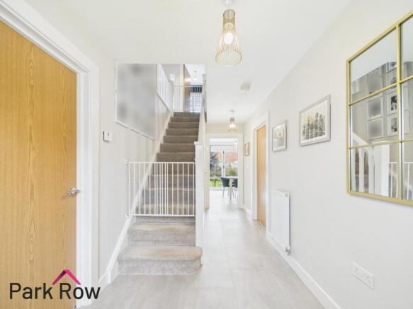 5 bed Detached for sale Image 8