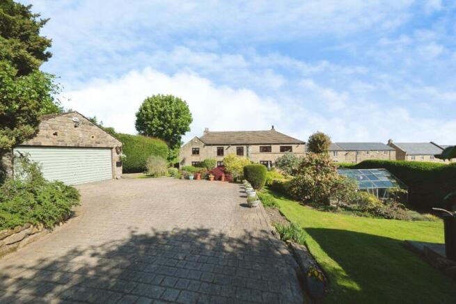 5 bed Link Detached House for sale Image 5