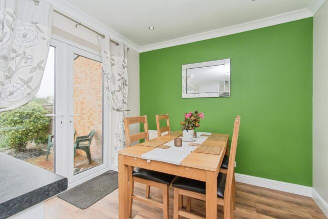 3 bed Semi-Detached for sale Image 8