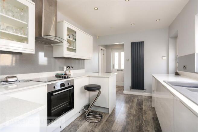 3 bed Semi-Detached for sale Image 3