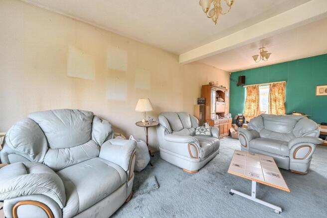 L-shaped Reception Room