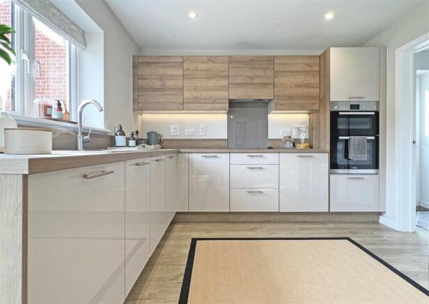 Kitchen b.jpg