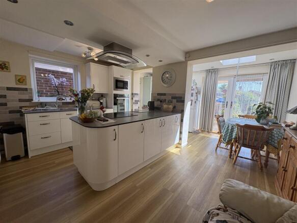 3 bed Semi-Detached for sale Image 5