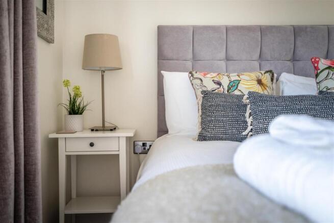 2 bed Apartment to rent Image 11
