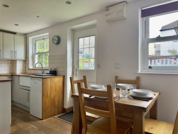 Dining Area & Kitchen
