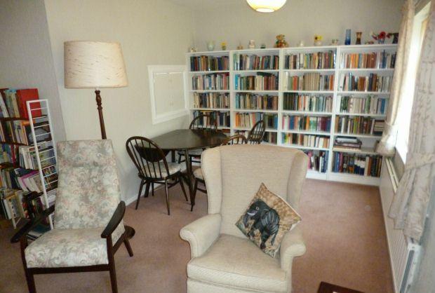 L-Shaped Lounge with