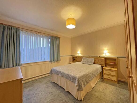 Yeomans Way 18 Bed 1...jpg