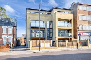Flat 3, 6 Daisy Court, Brownlow Road, Wood Green, London N11 2DE