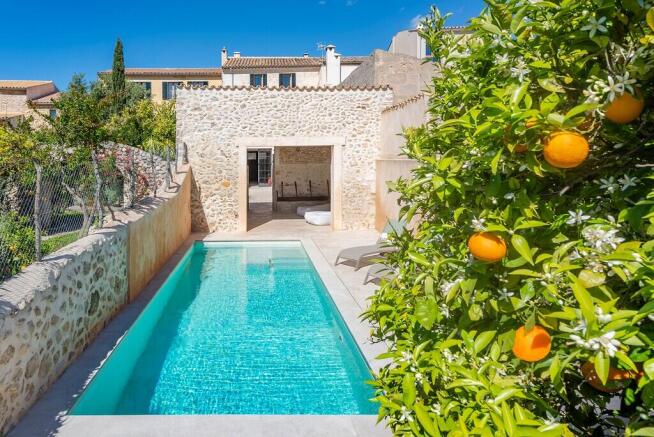 Exterior and Pool (1