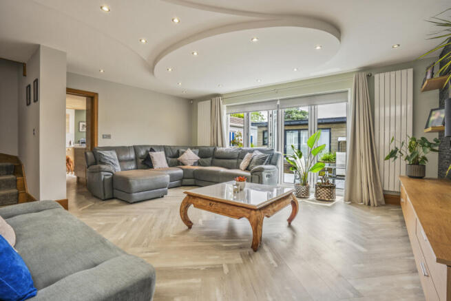 Living/Dining 4
