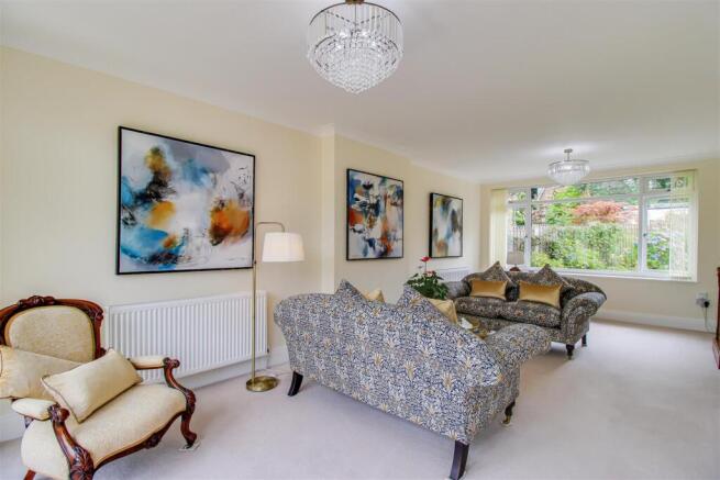 4 bed House for sale Image 6