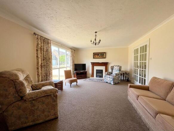 Churchill Close, Alderholt, SP6 photo 4
