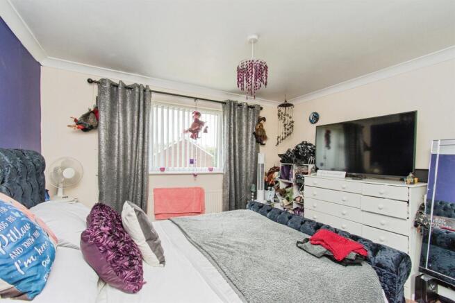 3 bed Terraced for sale Image 9