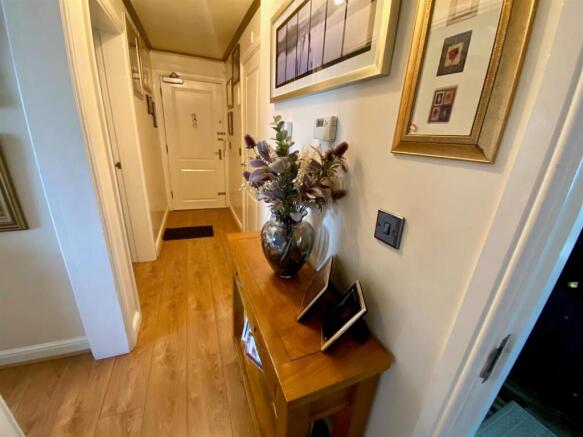 2 bed Apartment for sale Image 6