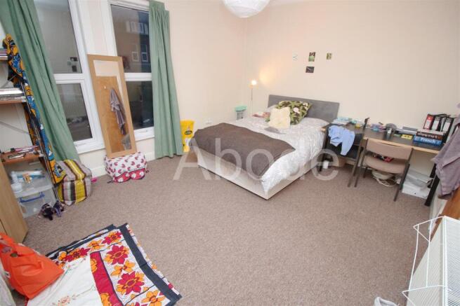 5 bed House to rent Image 10