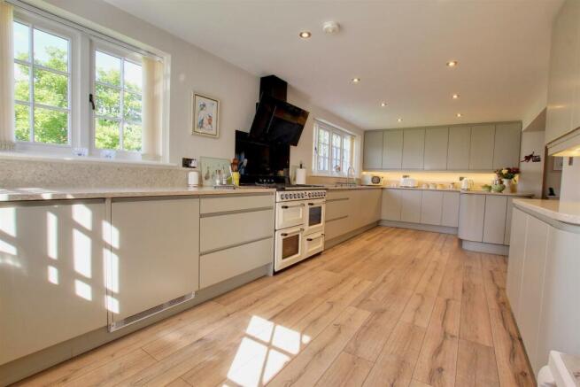LIVING KITCHEN