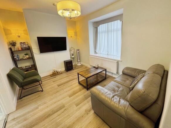 ef573cf2-IMG-2025010