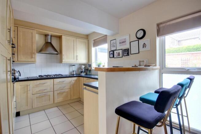 3 bed Semi-Detached for sale Image 4