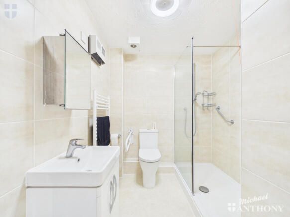 CAM03218G0-PR0932-STILL002