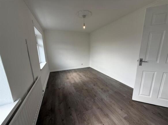 2 bed House to rent Image 8