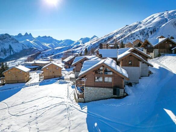 Comlex of 3 chalets