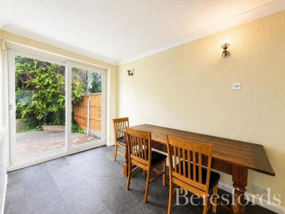 Highfield Crescent, Hornchurch, RM12 photo 4