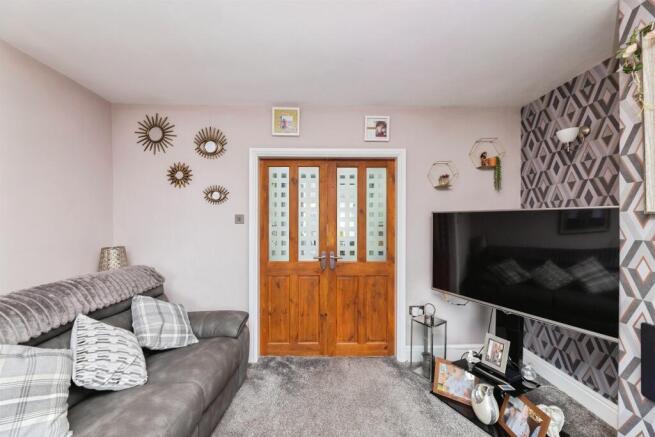 3 bed Semi-Detached for sale Image 4