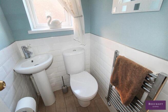6 bed Detached for sale Image 11