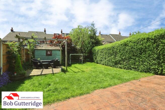 ENCLOSED REAR GARDEN