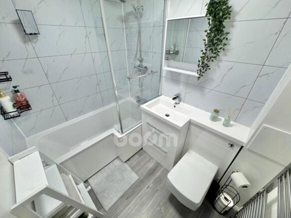 CALDER STREET LOCHWINNOCH APARTMENT BATHROOM IMAGE