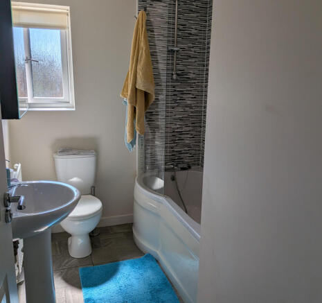 3 bed Semi-Detached to rent Image 11