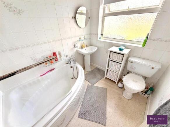 2 bed Semi-Detached Bungalow for sale Image 10