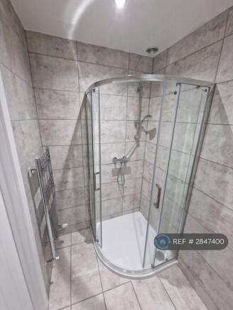 Bathroom (2/2)