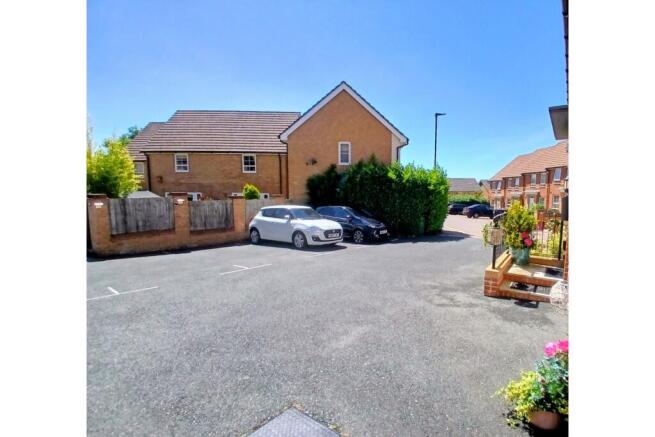 St. Wilfred Drive, East Cowes, PO32 photo 4