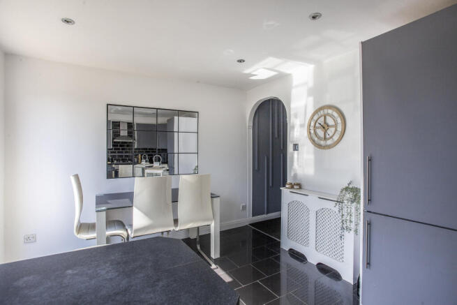 3 bed Semi-Detached for sale Image 11