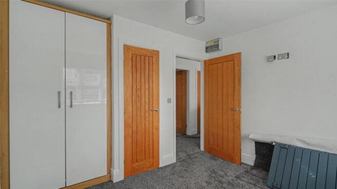 2 bed Apartment to rent Image 4