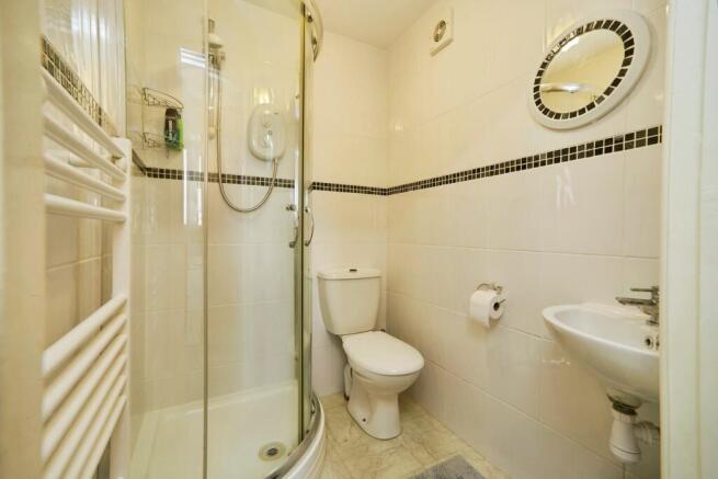 5 bed Semi-Detached for sale Image 11