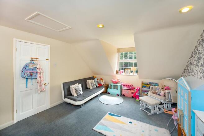 4 bed Detached for sale Image 12