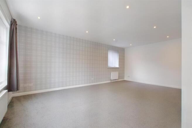 25 Friesland Drive - Lng.jpg
