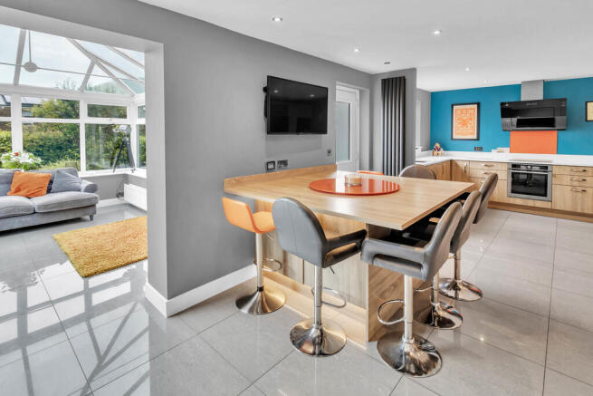 4 bed Detached for sale Image 9