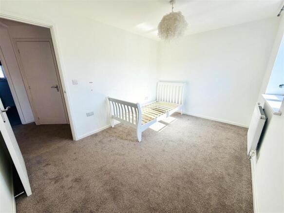 3 bed Detached to rent Image 9
