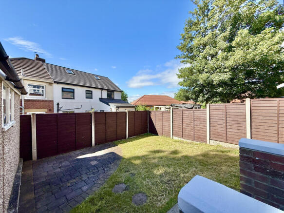 2 bed Semi-Detached to rent Image 8
