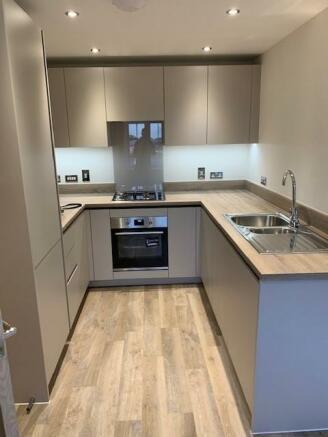 32 Buxton Way 2.jpeg