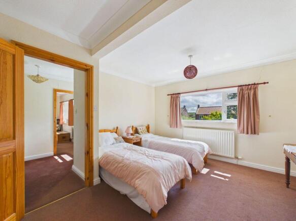 4 bed Detached for sale Image 9