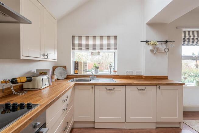 OPEN PLAN KITCHEN/DINING ROOM