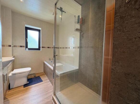 4 bed Semi-Detached for sale Image 6