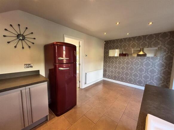 3 bed Terraced to rent Image 7